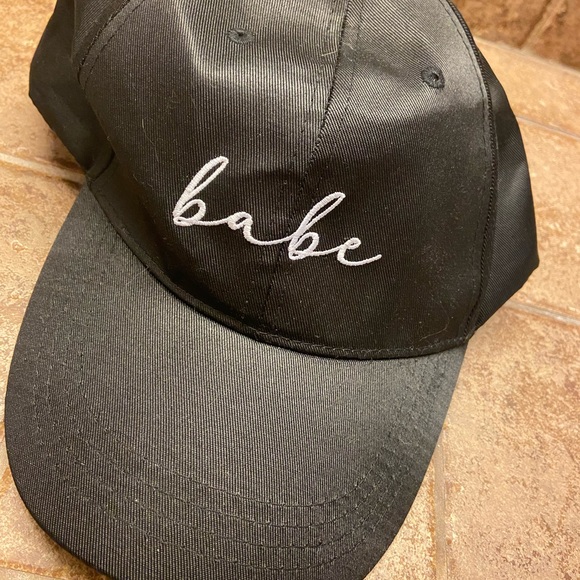 Babe Hat - Picture 2 of 4